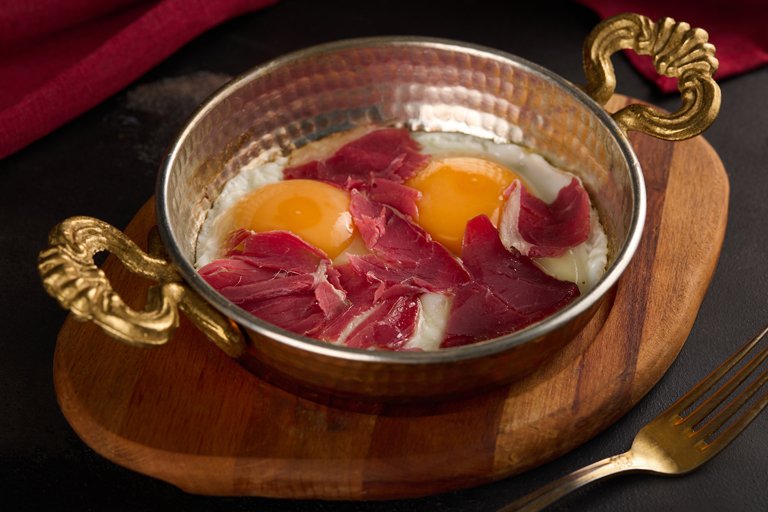 PASTIRMALI YUMURTA