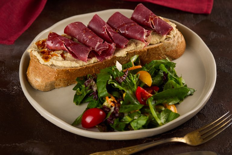 HUMMUS TOAST
